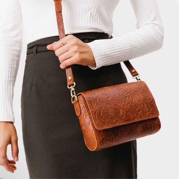 Portland leather metro mini embossed leathe crossbody bag embossed brown leather - Picture 2 of 10